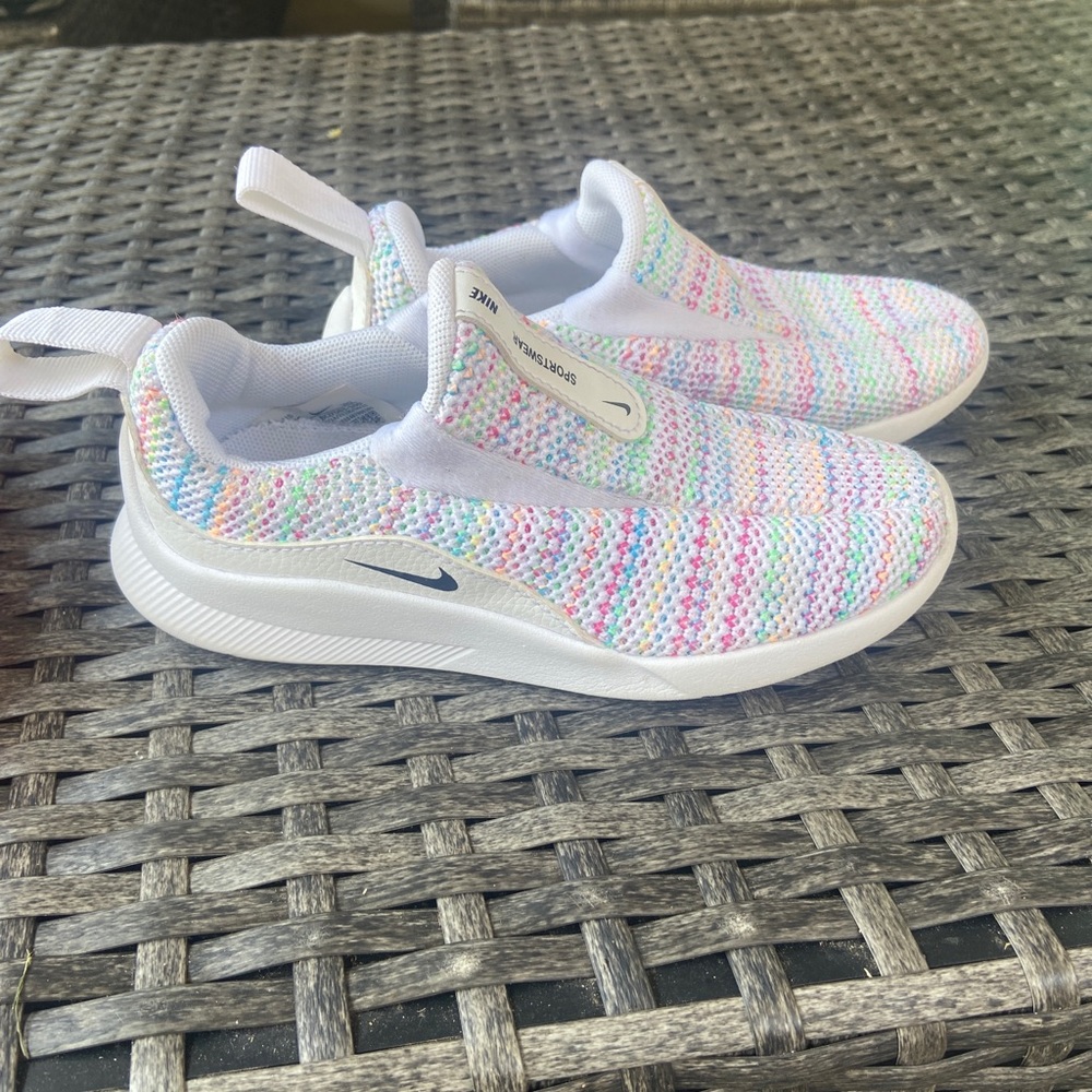 Size 10 Nike sneakers EUC used only for dance class